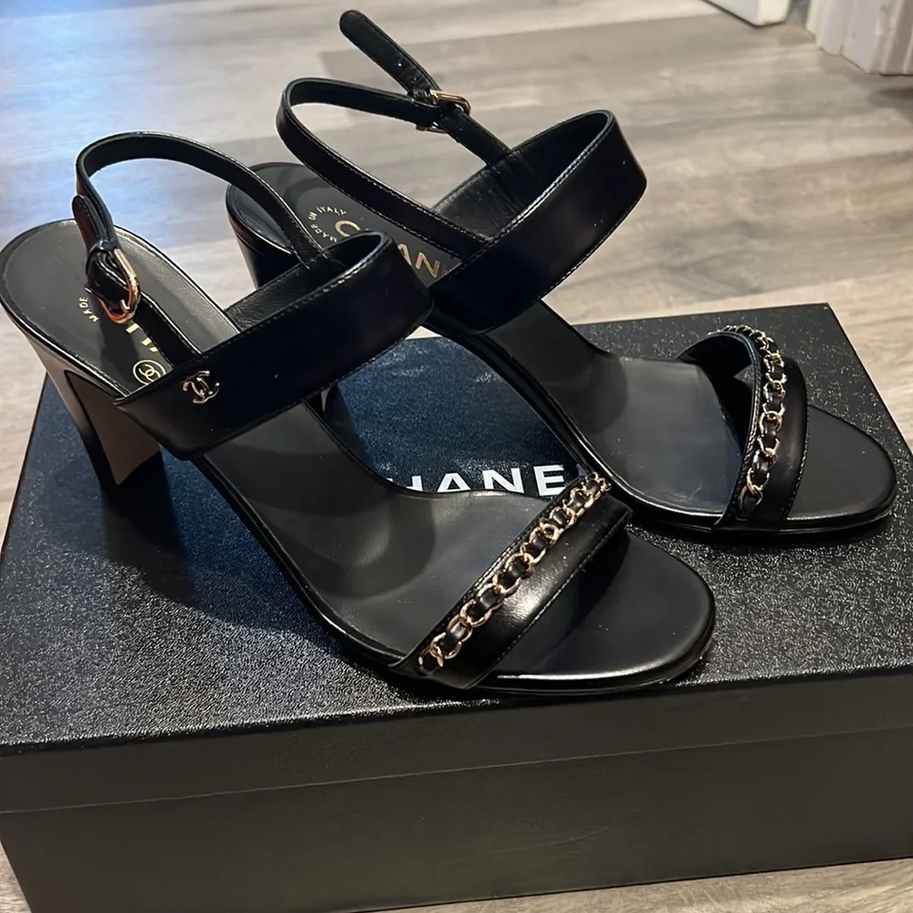 Chanel sandals - Picture 2 of 5